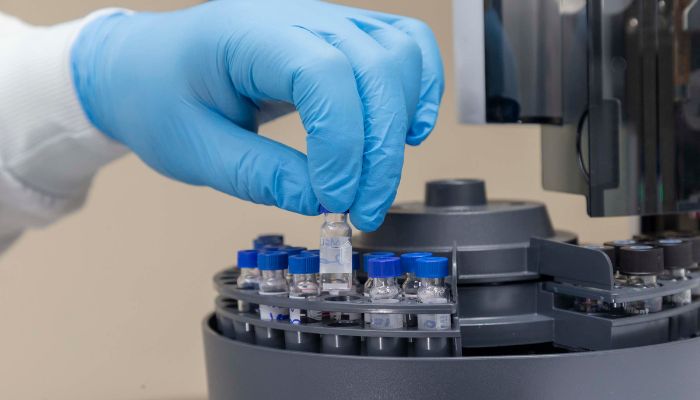  Com laboratório especializado, Tecpar aumenta análises sobre presença de metanol em bebidas